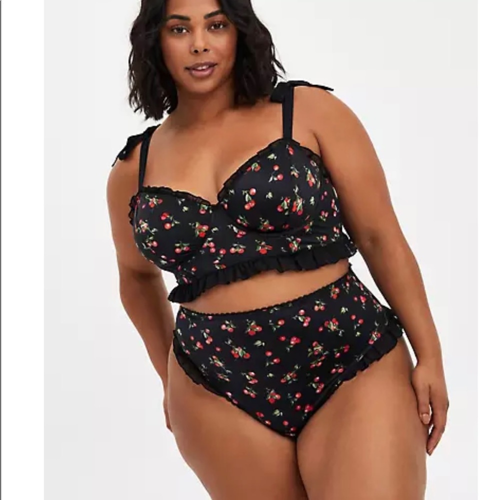 Torrid size 3 matching Bralette and panty set